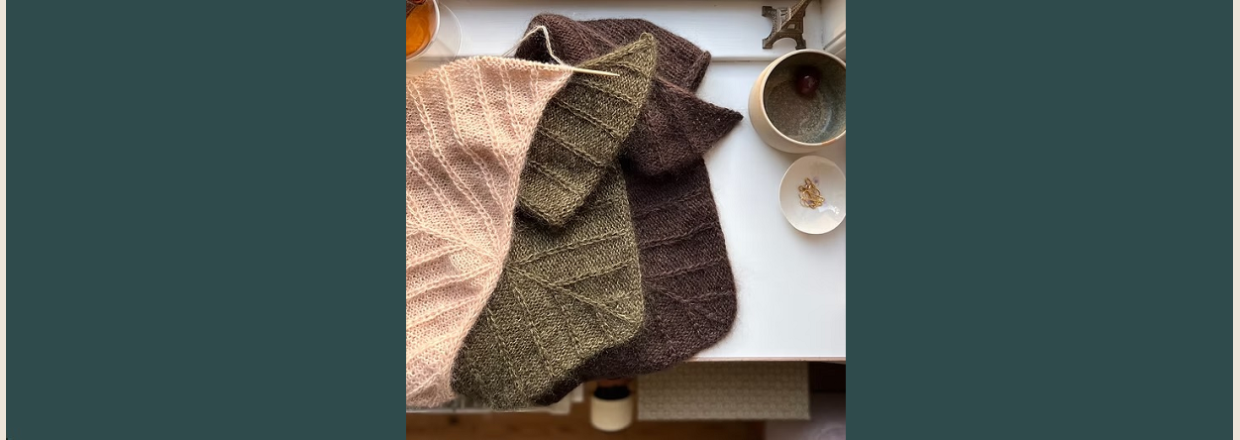 Strikket tilbeh�r til det k�lige for�r 🌱 Strikkeaften mandag d. 2/3