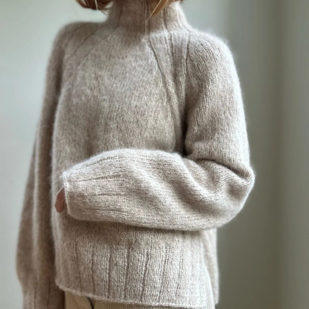 Sweater No. 33 fra My Favourite Things Knitwear strikket i Isager Soft og silkemohair