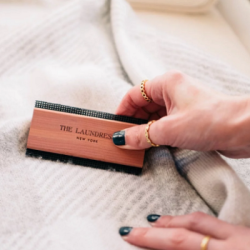 The Laundress, Sweater Comb Uldkam af Cedertr
