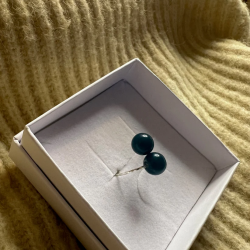 By Myr, Strikkering Gisu - Grnne Glasperler