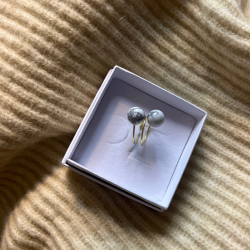 By Myr, Strikkering Lyra - Hvide Havlitperler