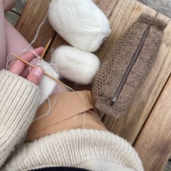 PetiteKnit, Honey Clutch