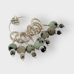 Markrshoppen, Smykkemarkrer med grnne Jaspis-perler