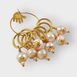 Markrshoppen, Smykkemarkrer med hvide Ferskvands-perler