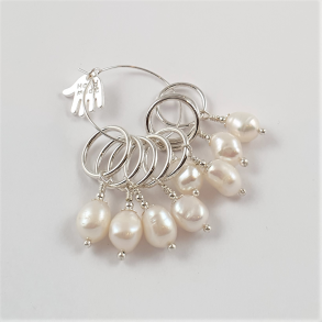 Markrshoppen, Smykkemarkrer med hvide Ferskvands-perler