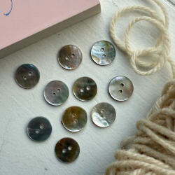 PetiteKnit, Perlemorsknapper