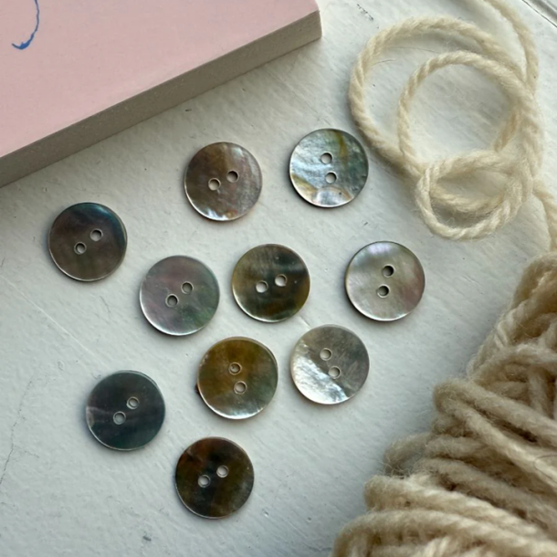 PetiteKnit, Perlemorsknapper