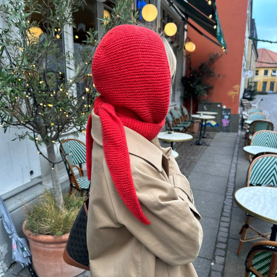 PetiteKnit Sophie Hood strikket i Isager Soft