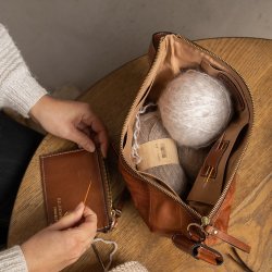 Re:Designed PROJECT 13, Strikketaske Lder