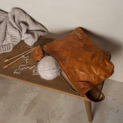 Re:Designed PROJECT 17, Strikketaske "Clutch Scraps"